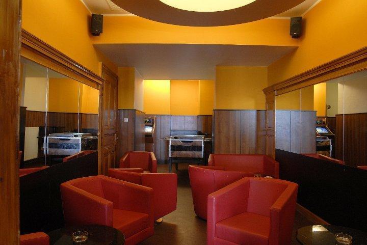 Madar Cafe Central メルク エクステリア 写真